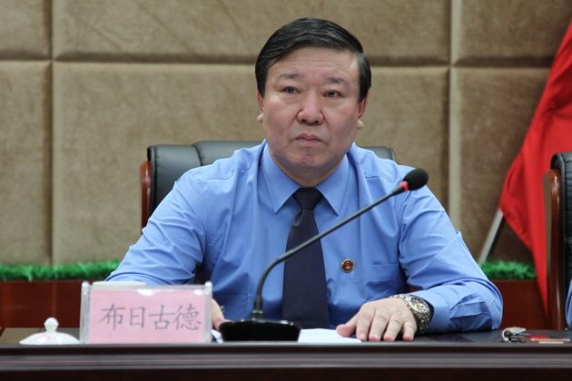 呼伦贝尔市检察机关召开三严三实专题党课暨规范司法行