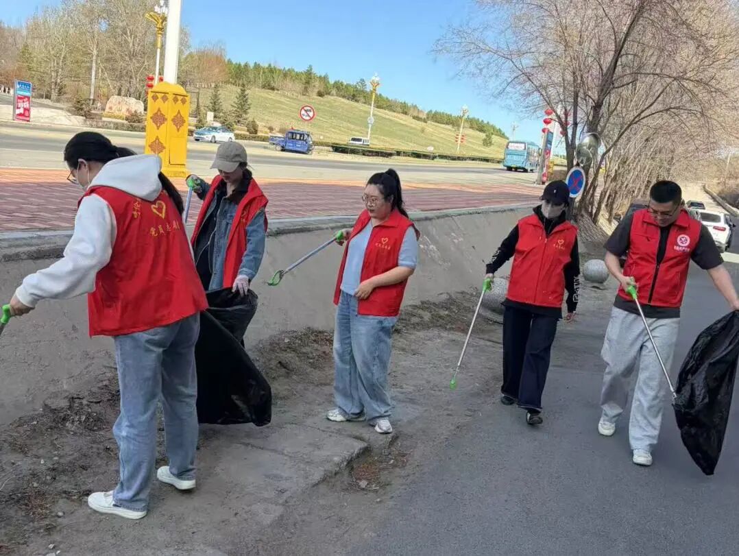 呼伦贝尔市检察院组织青年检察人员走进包联社区 开展志愿服务