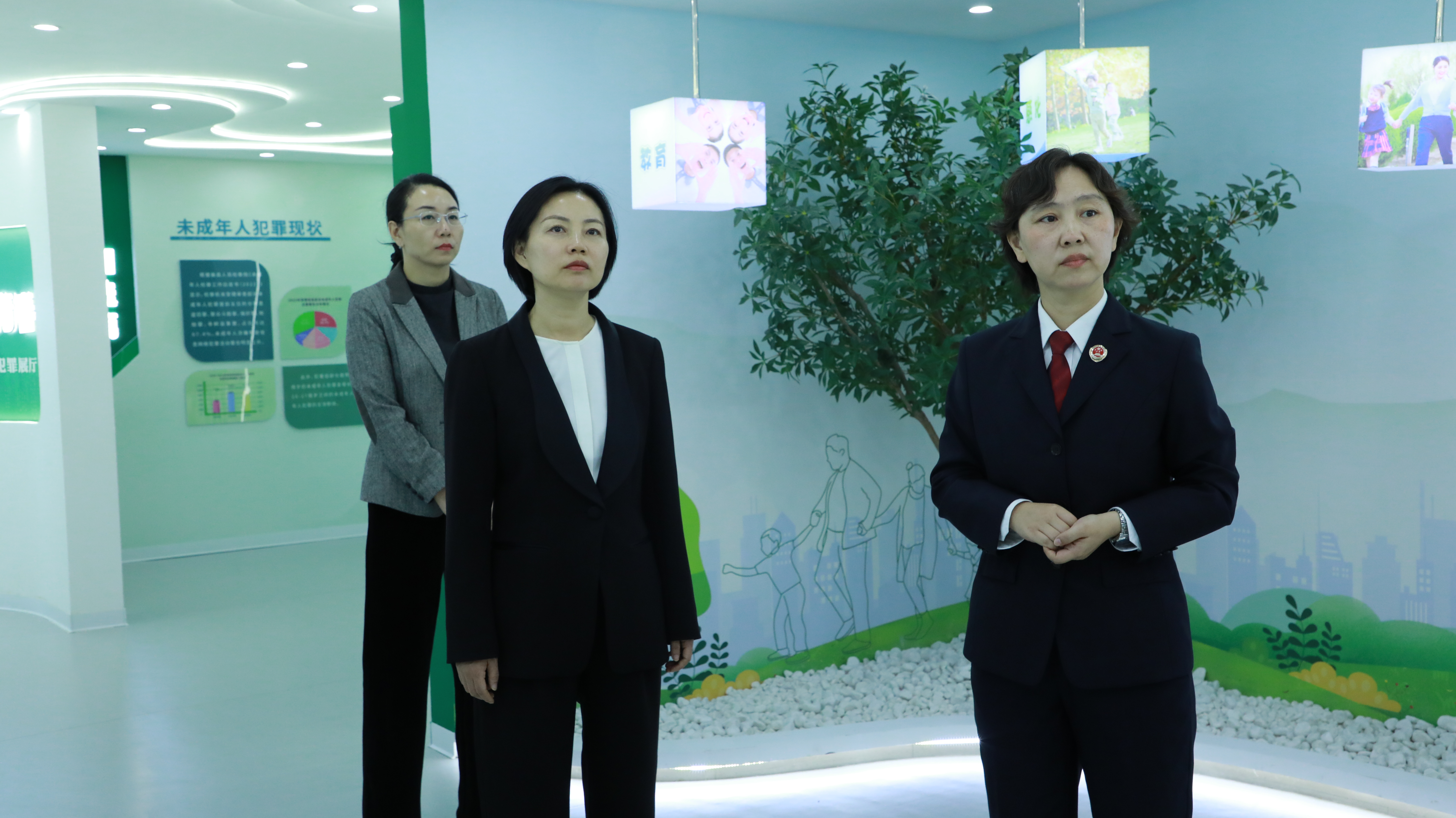 呼伦贝尔市检察院党组书记、代理检察长张慧一行到海拉尔区检察院调研指导工作